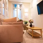 Superb Flat In Champs Elysees