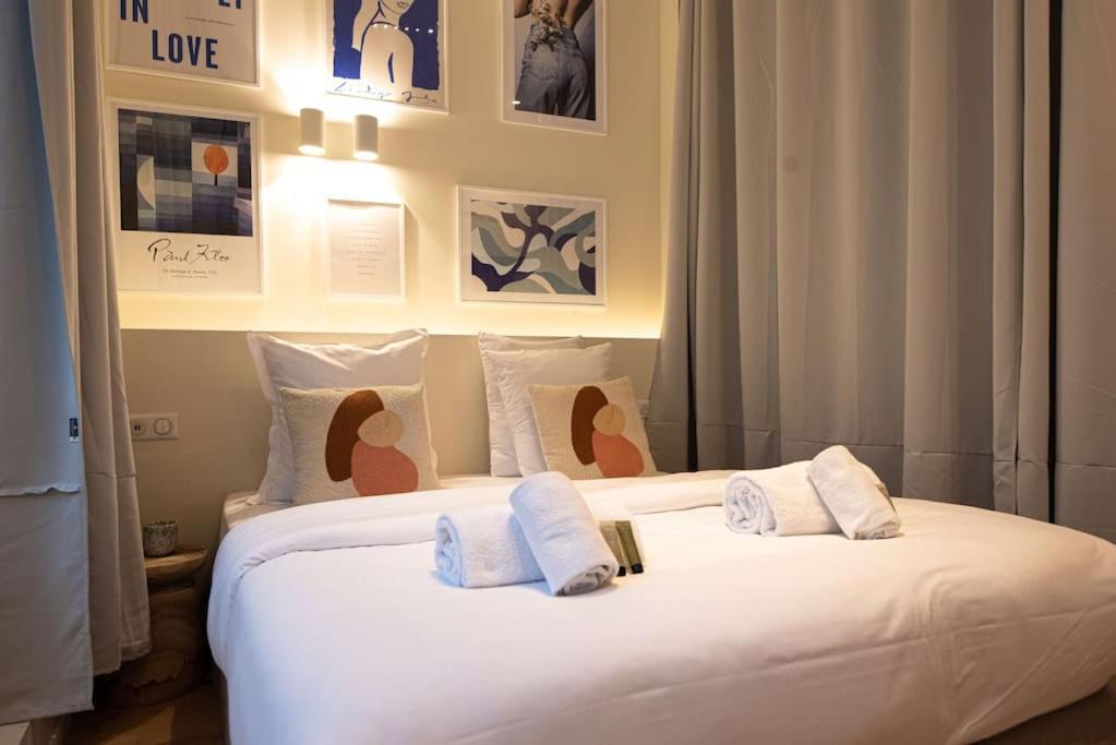 Superb Flat In Champs Elysees