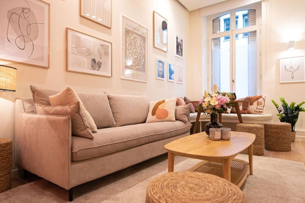 Superb Flat In Champs Elysees Parigi